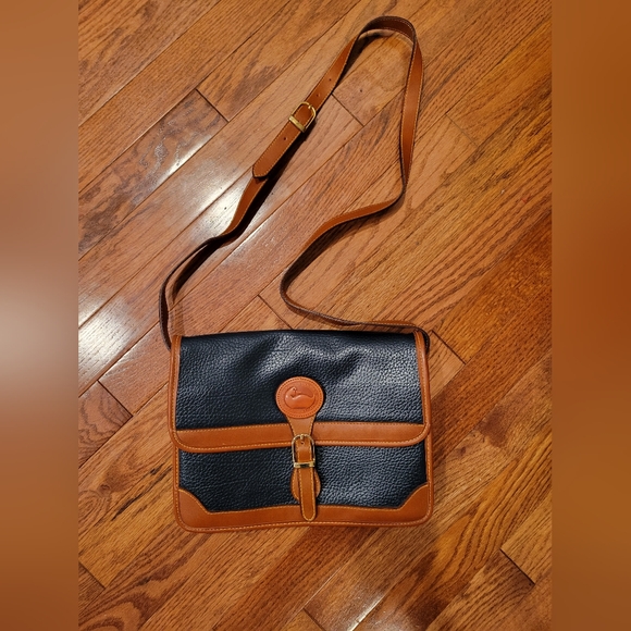 EXCELLENT condition Dooney and Bourke Bag - Picture 1 of 5